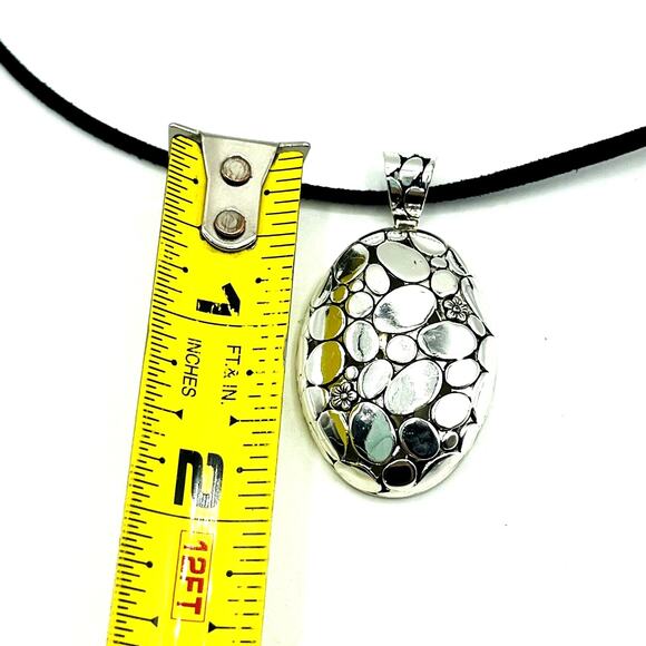 Silver Tone Textured Flower Pebble Oval Pendant Necklace Black Suede Cord 18" - Picture 6 of 8